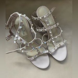 Valentino tan w/ gold stud piece straps size: EU 40